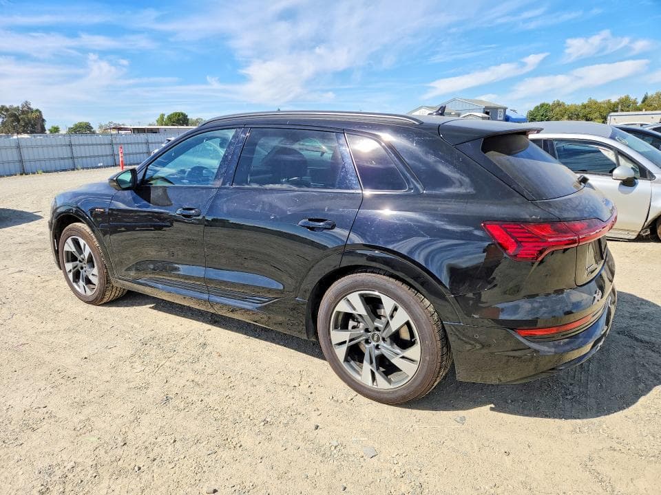 2022 AUDI E-TRON PREMIUM 2