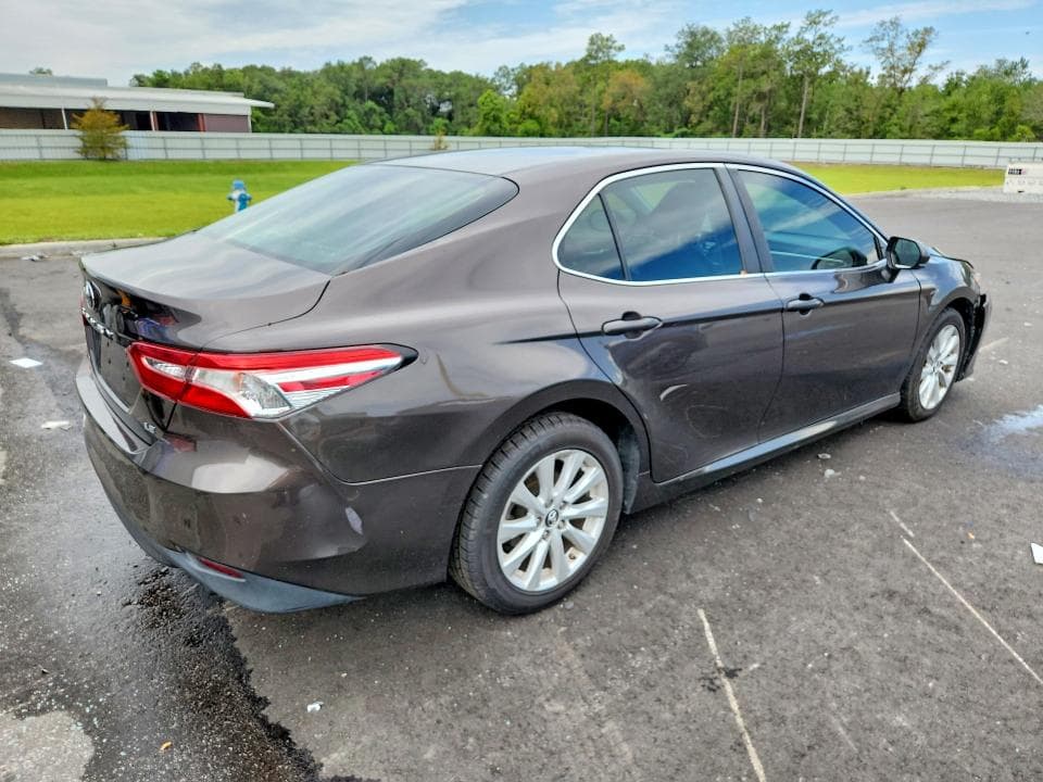 2018 TOYOTA CAMRY LE 3