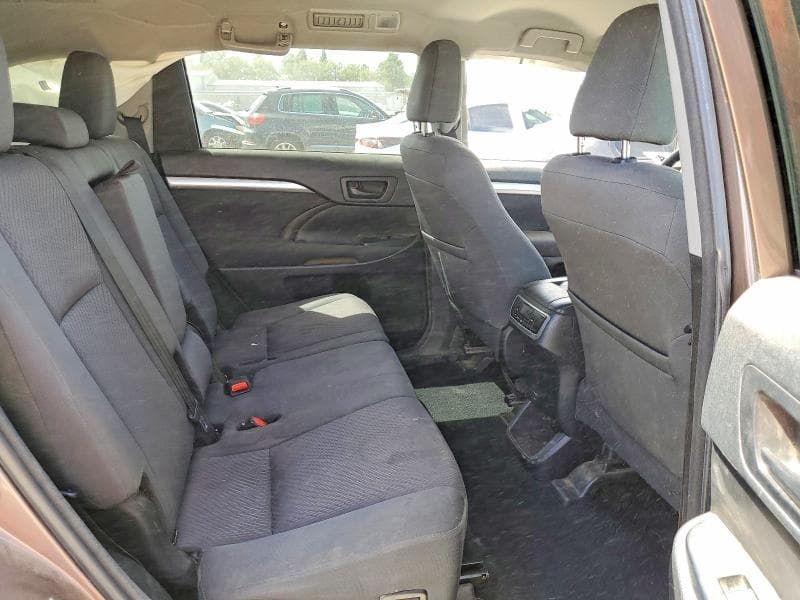 2018 TOYOTA HIGHLANDER LE 11