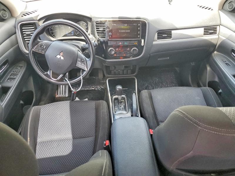 2017 MITSUBISHI OUTLANDER SE 8