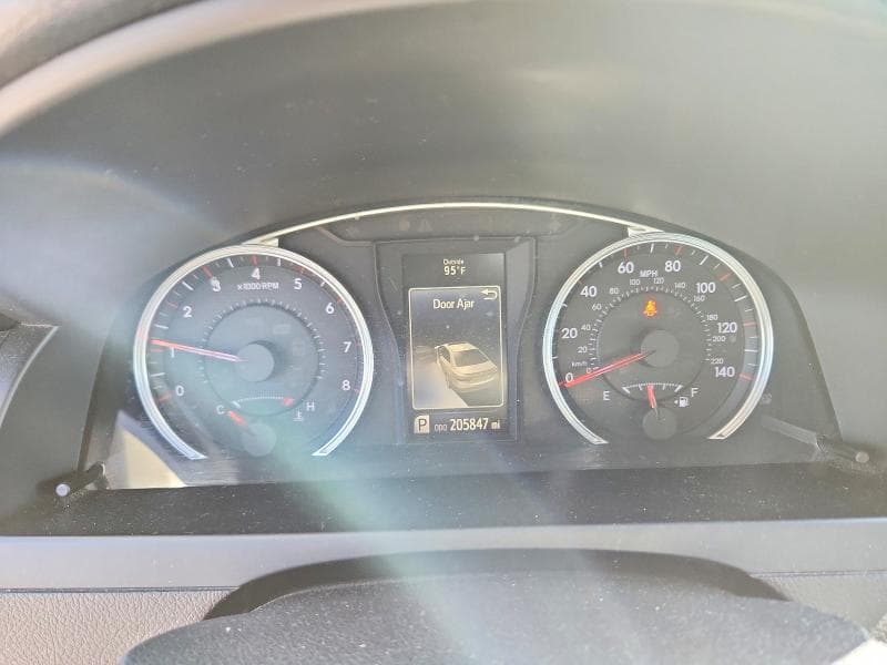 2017 TOYOTA CAMRY SE 9