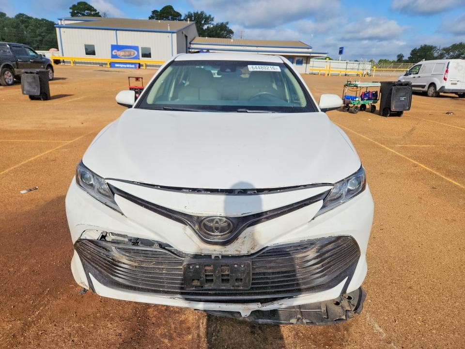 2018 TOYOTA CAMRY LE 5