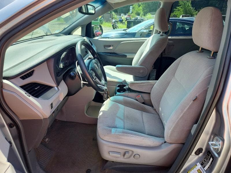 2017 TOYOTA SIENNA LE 7