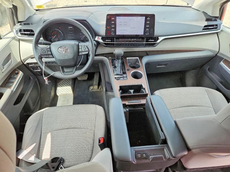 2022 TOYOTA SIENNA LE 8