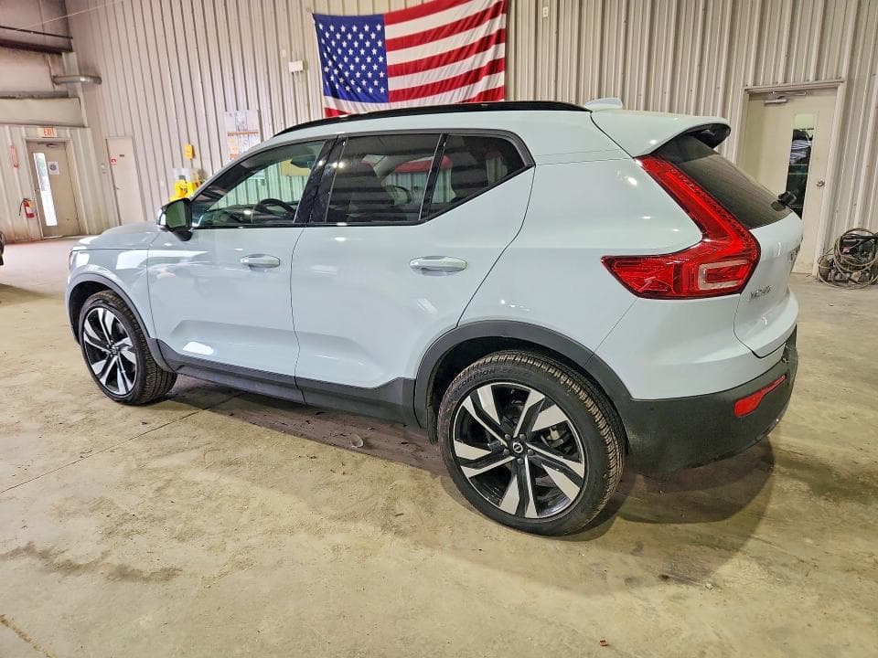 2026 VOLVO XC40 PLUS 2
