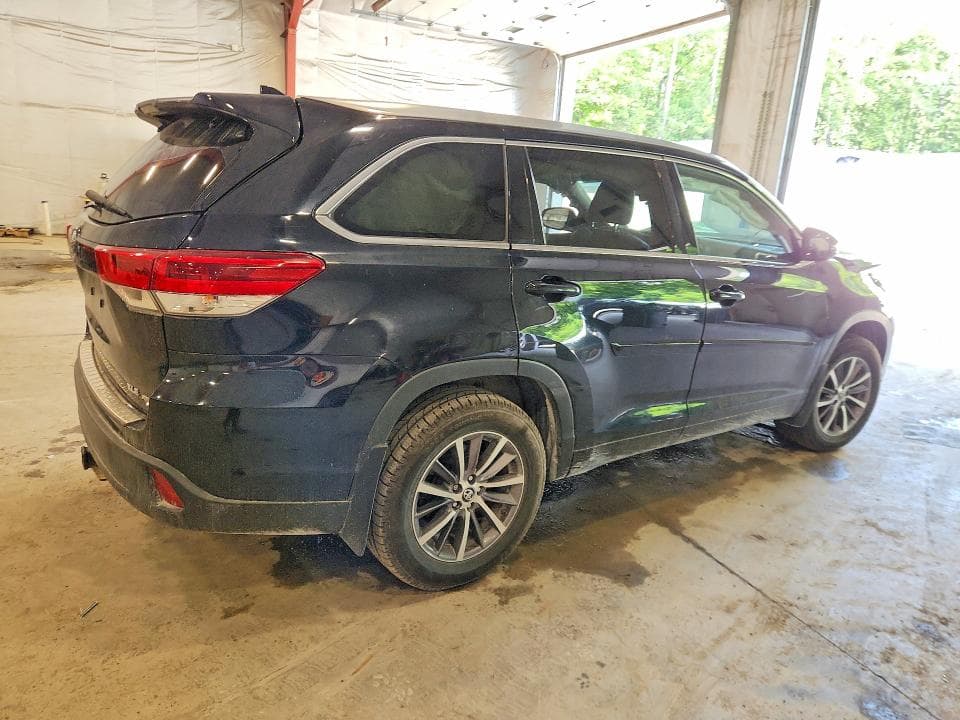 2018 TOYOTA HIGHLANDER XLE 3