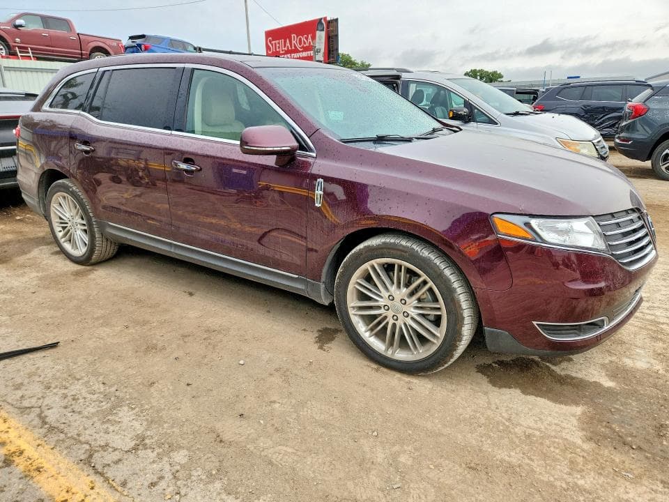 2018 LINCOLN MKT 4