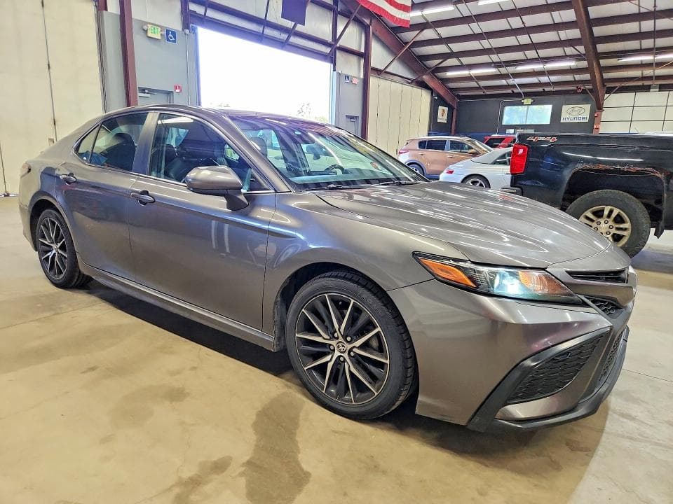 2021 TOYOTA CAMRY SE 4
