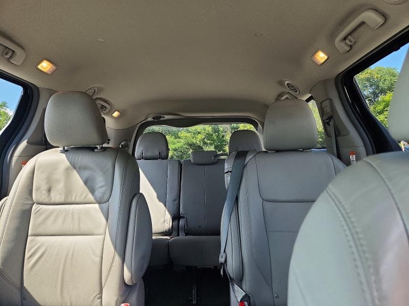 2017 TOYOTA SIENNA XLE 8-PASSENGER 10