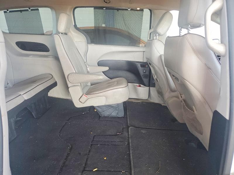2019 CHRYSLER PACIFICA LIMITED 10