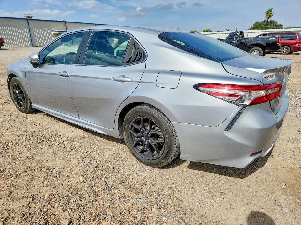 2018 TOYOTA CAMRY SE 2