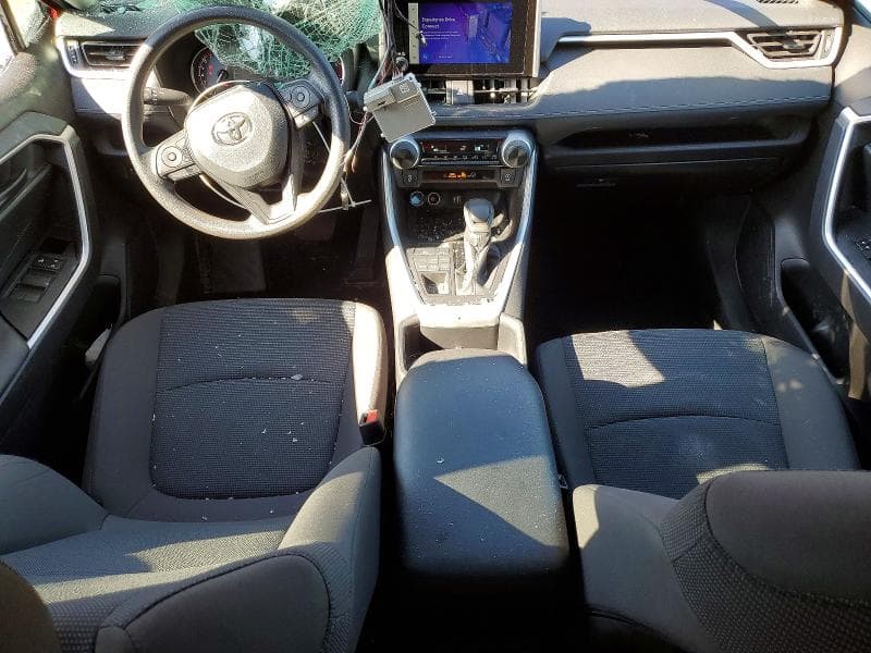 2024 TOYOTA RAV4 LE 8