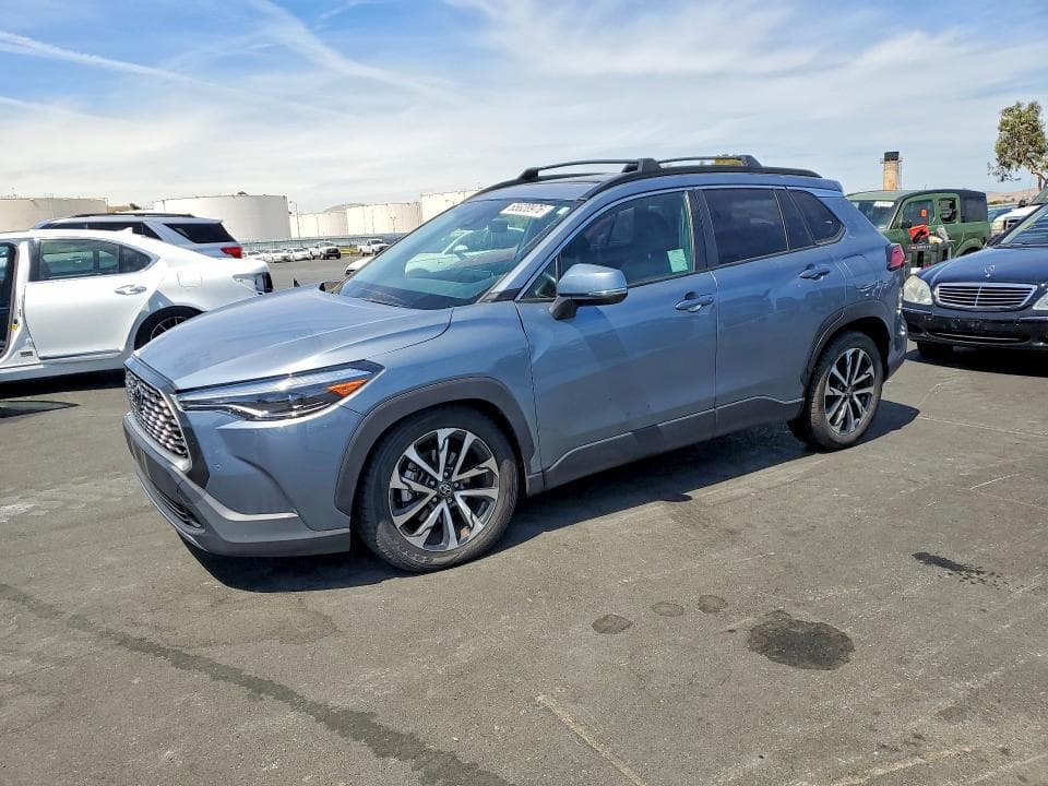 2022 TOYOTA COROLLA CROSS XLE - 1