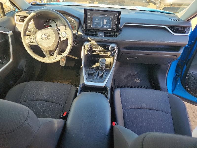 2021 TOYOTA RAV4 XLE 8