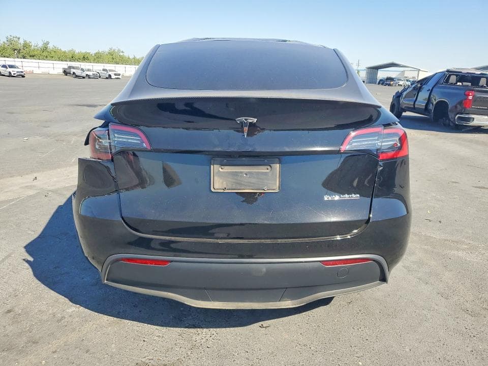 2024 TESLA MODEL Y 6
