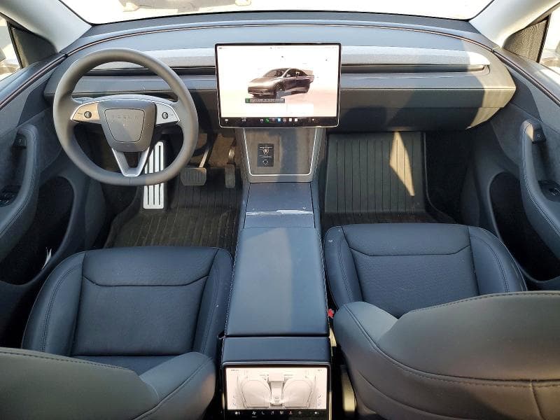 2026 TESLA MODEL Y 8