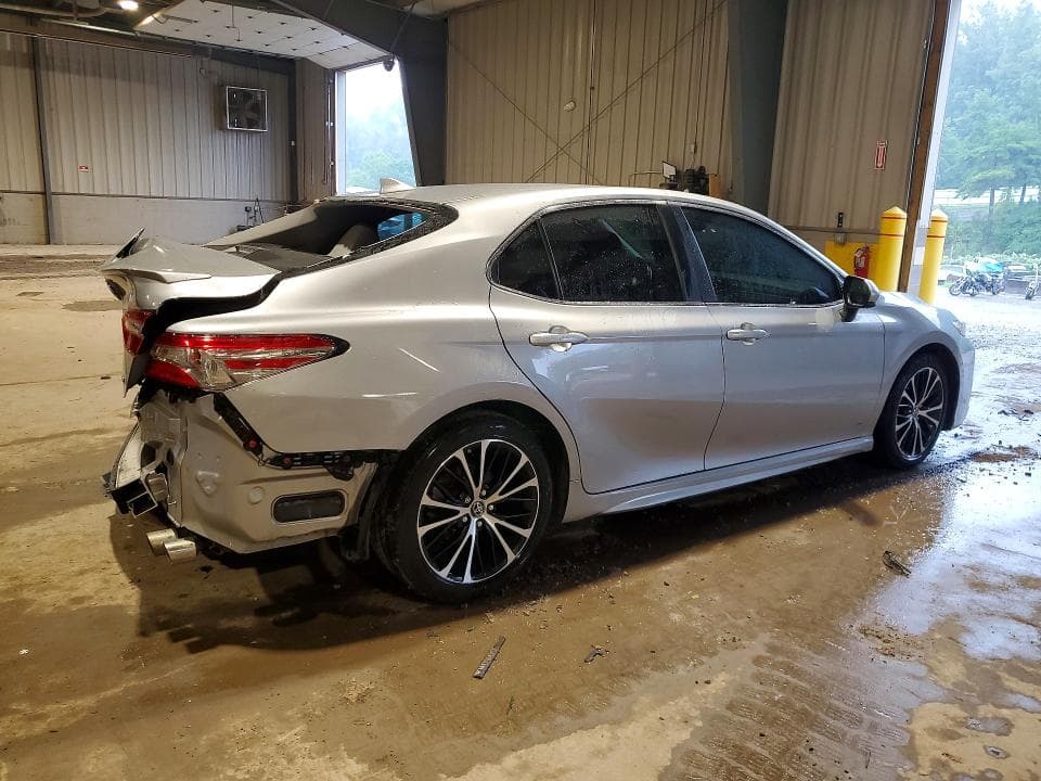 2019 TOYOTA CAMRY SE 3