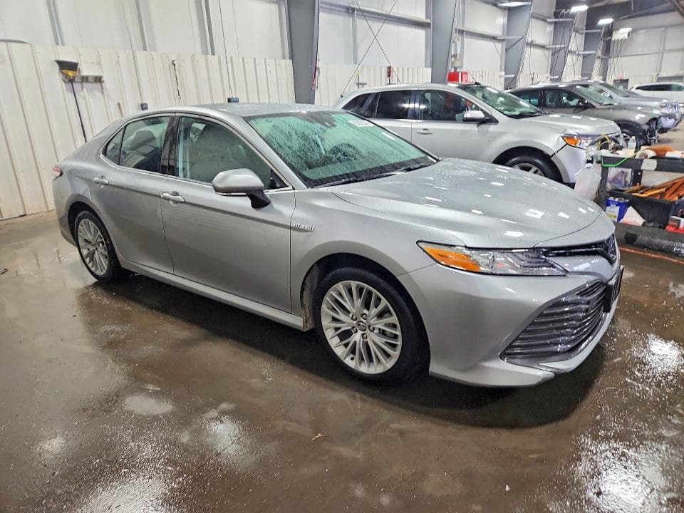 2019 TOYOTA CAMRY HYBRID XLE 4