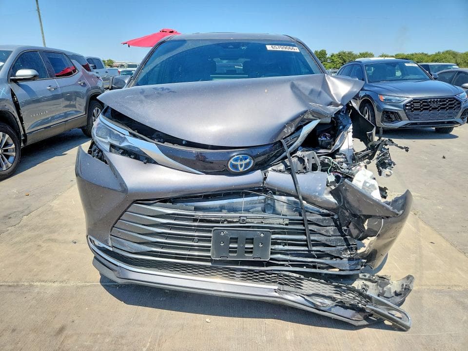 2025 TOYOTA SIENNA PLATINUM 7-PASSENGER 5