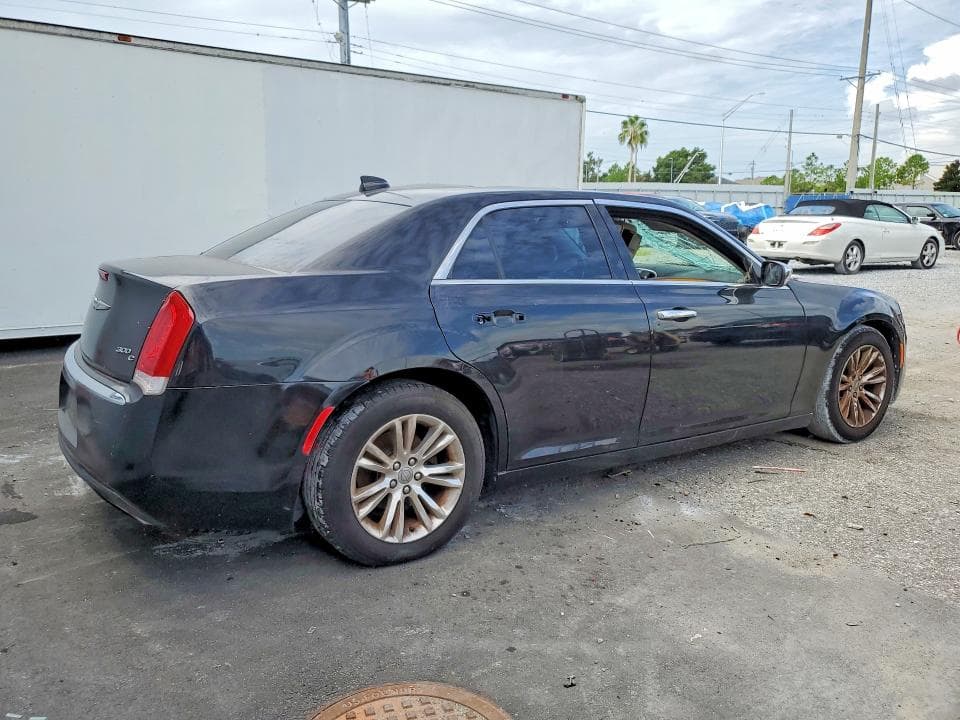 2017 CHRYSLER 300C 3