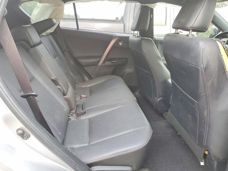 2018 TOYOTA RAV4 SE 11