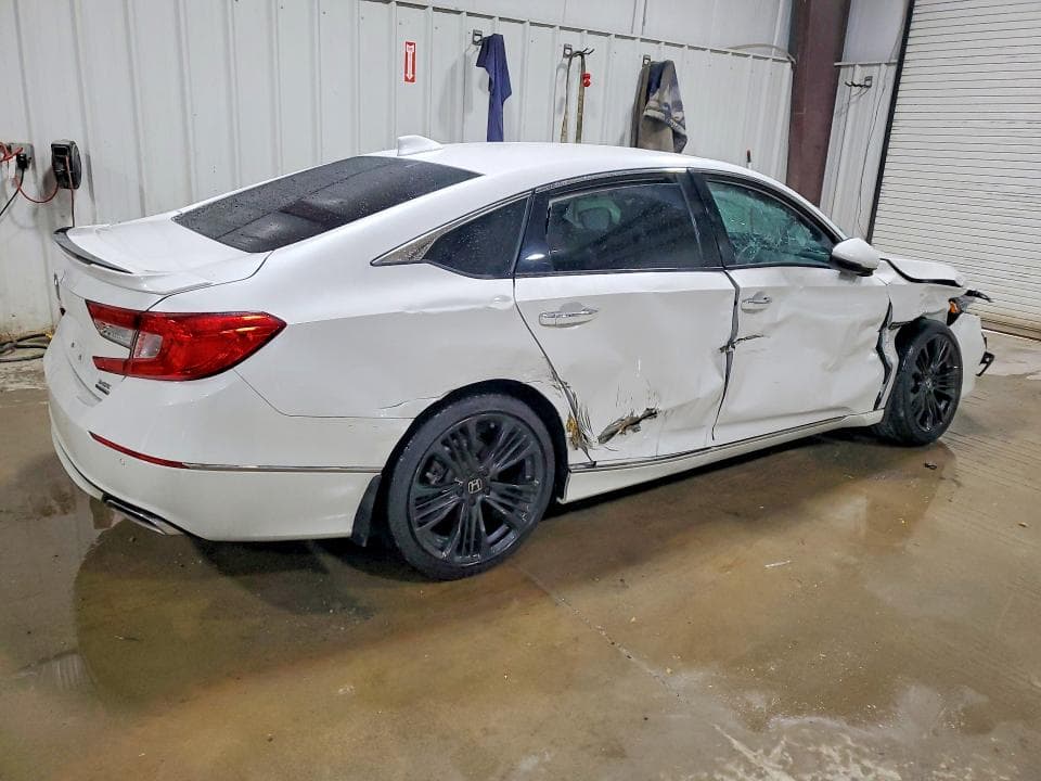 2018 HONDA ACCORD TOURING 3