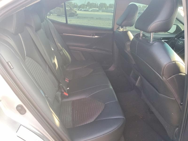 2020 TOYOTA CAMRY SE 10