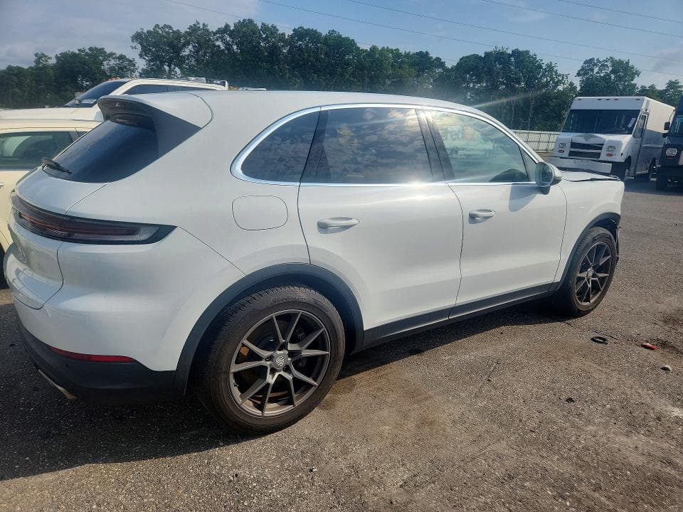 2024 PORSCHE CAYENNE 3