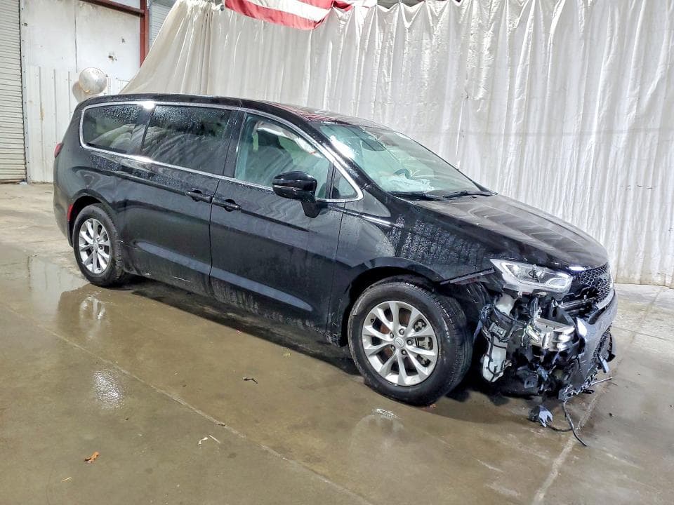 2026 CHRYSLER PACIFICA LIMITED 4