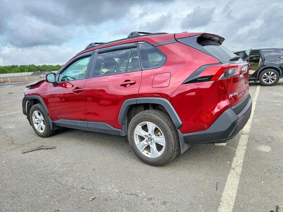 2020 TOYOTA RAV4 XLE 2