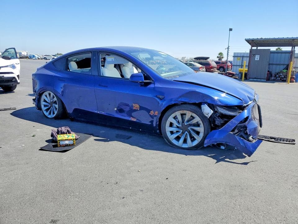 2026 TESLA MODEL Y 4