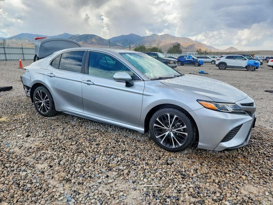 2019 TOYOTA CAMRY SE 4