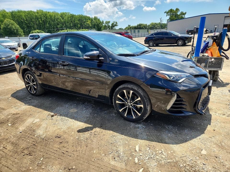 2017 TOYOTA COROLLA SE 4