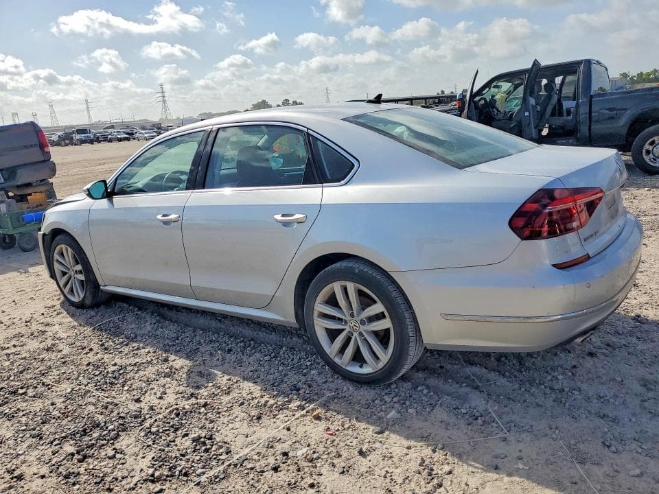 2018 VOLKSWAGEN PASSAT SE 2