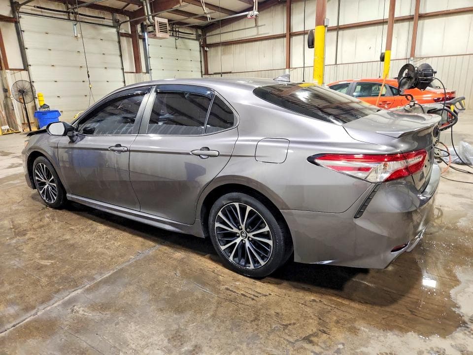 2019 TOYOTA CAMRY SE 2