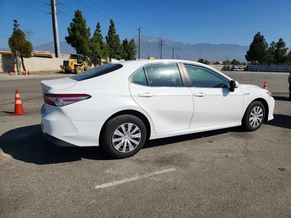 2020 TOYOTA CAMRY LE 3