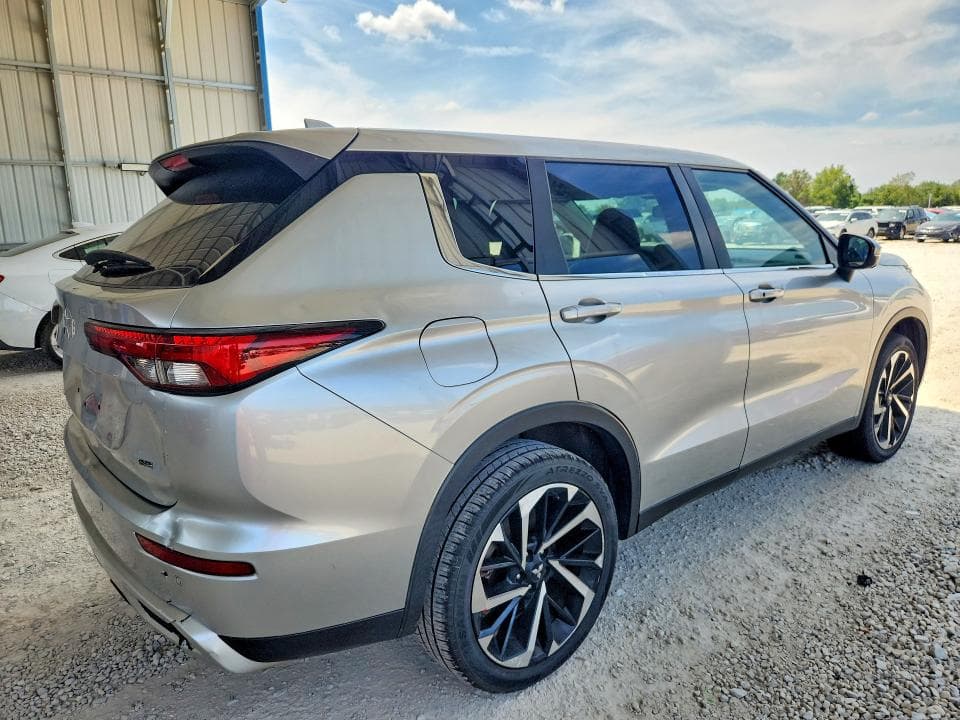 2022 MITSUBISHI OUTLANDER SE 3
