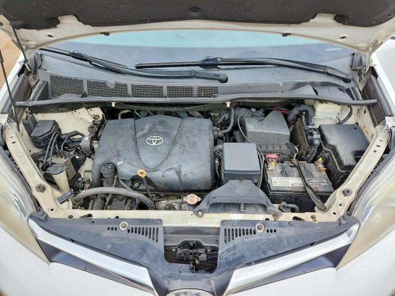 2019 TOYOTA SIENNA LE 11