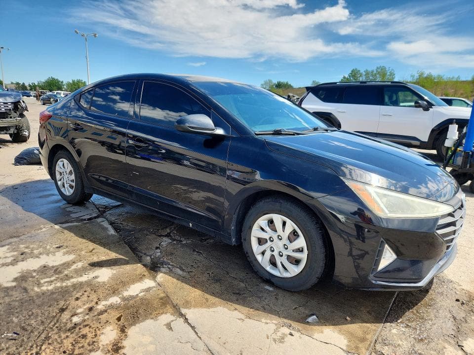 2020 HYUNDAI ELANTRA SE 4