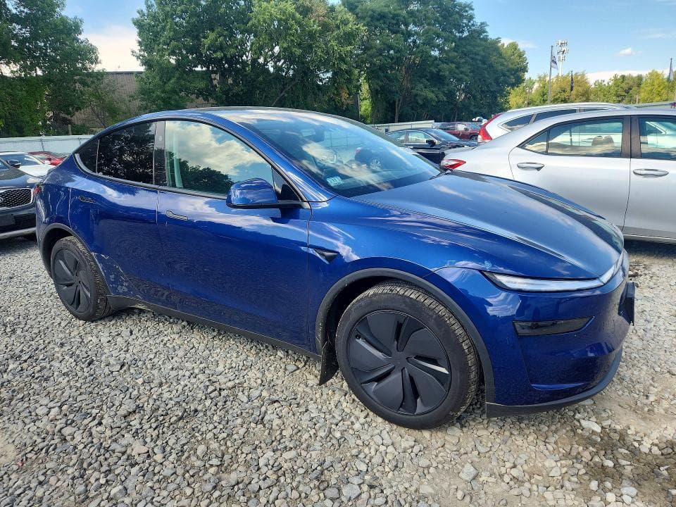 2026 TESLA MODEL Y 4