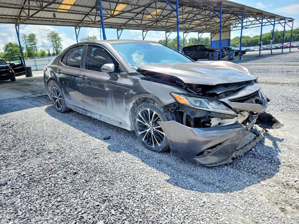 2018 TOYOTA CAMRY SE 4