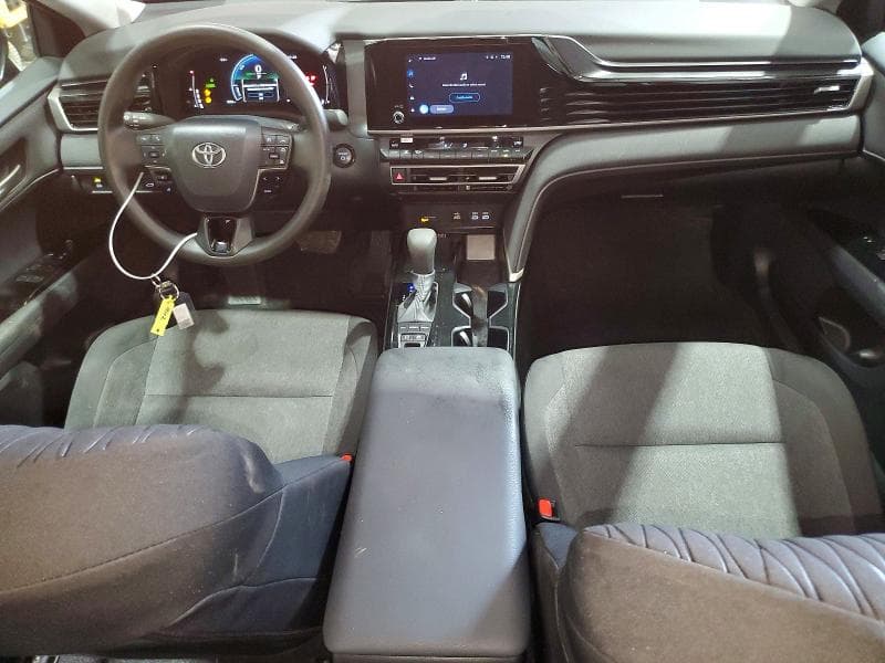 2026 TOYOTA CAMRY HYBRID/LE/XLE 8