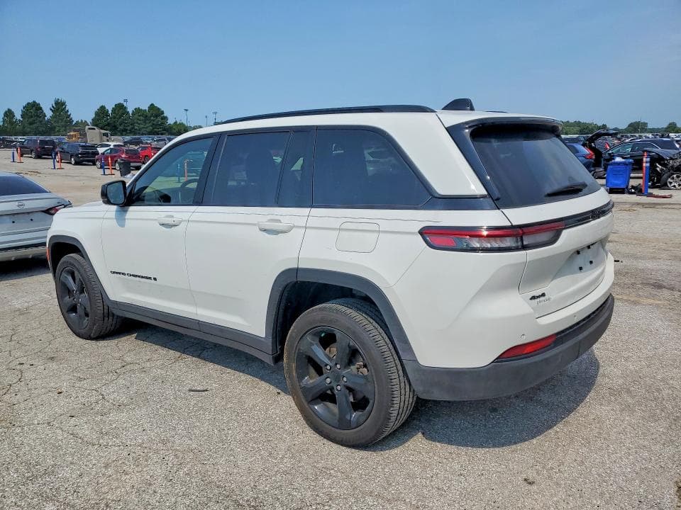 2022 JEEP GRAND CHEROKEE LAREDO 2