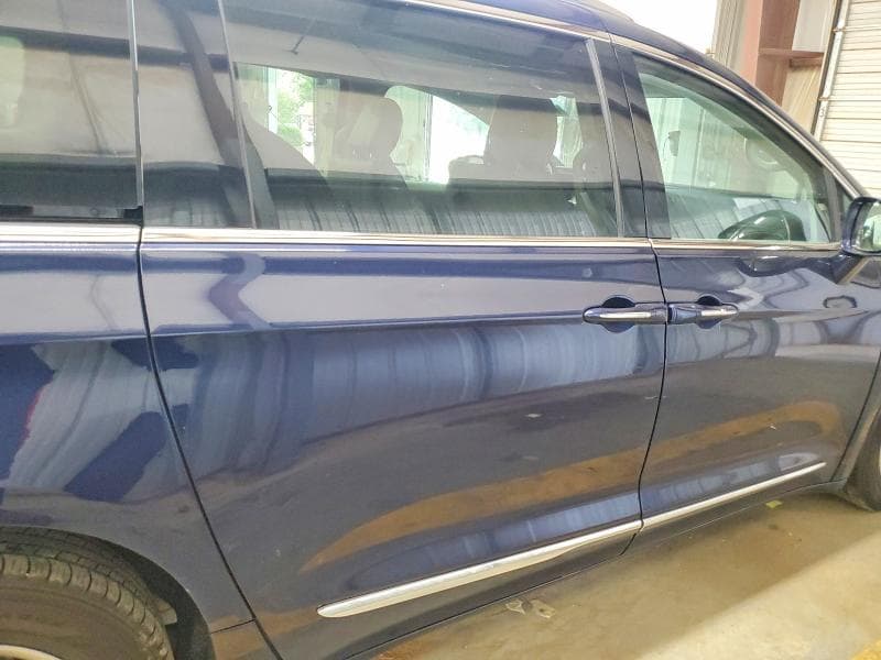 2017 CHRYSLER PACIFICA LIMITED 10