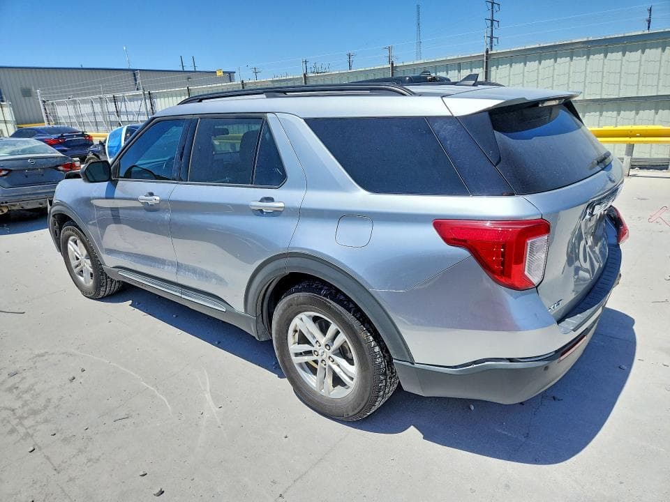 2022 FORD EXPLORER XLT 2