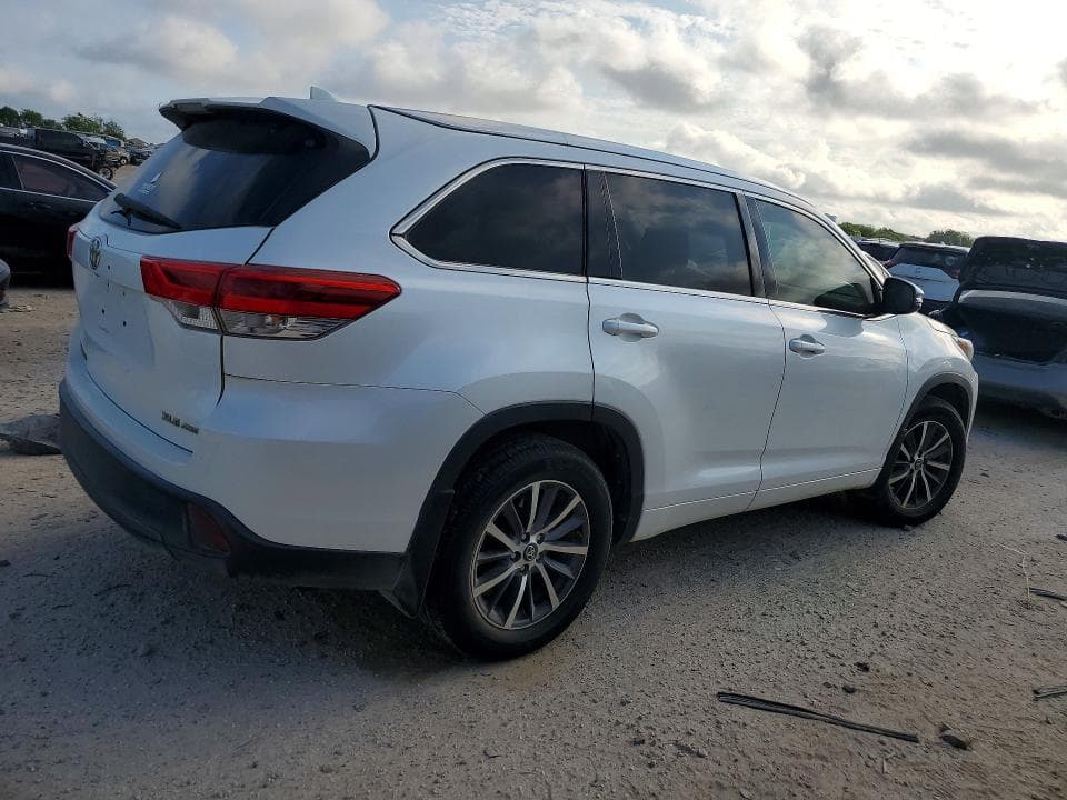 2017 TOYOTA HIGHLANDER XLE 3
