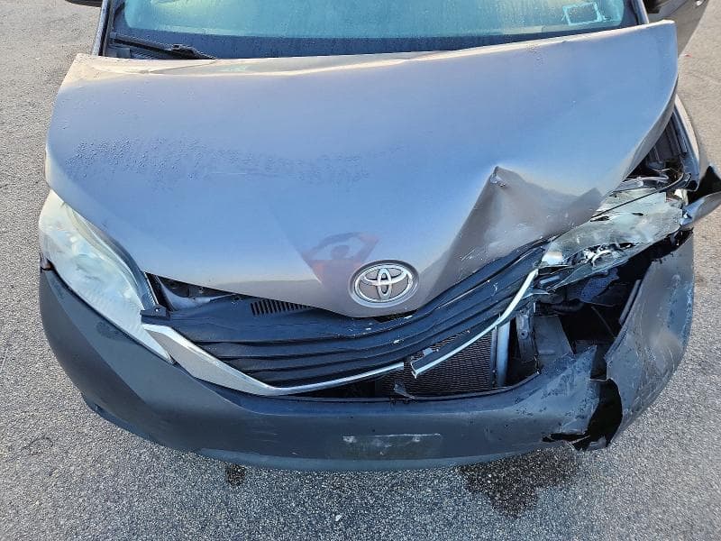 2017 TOYOTA SIENNA LE 12