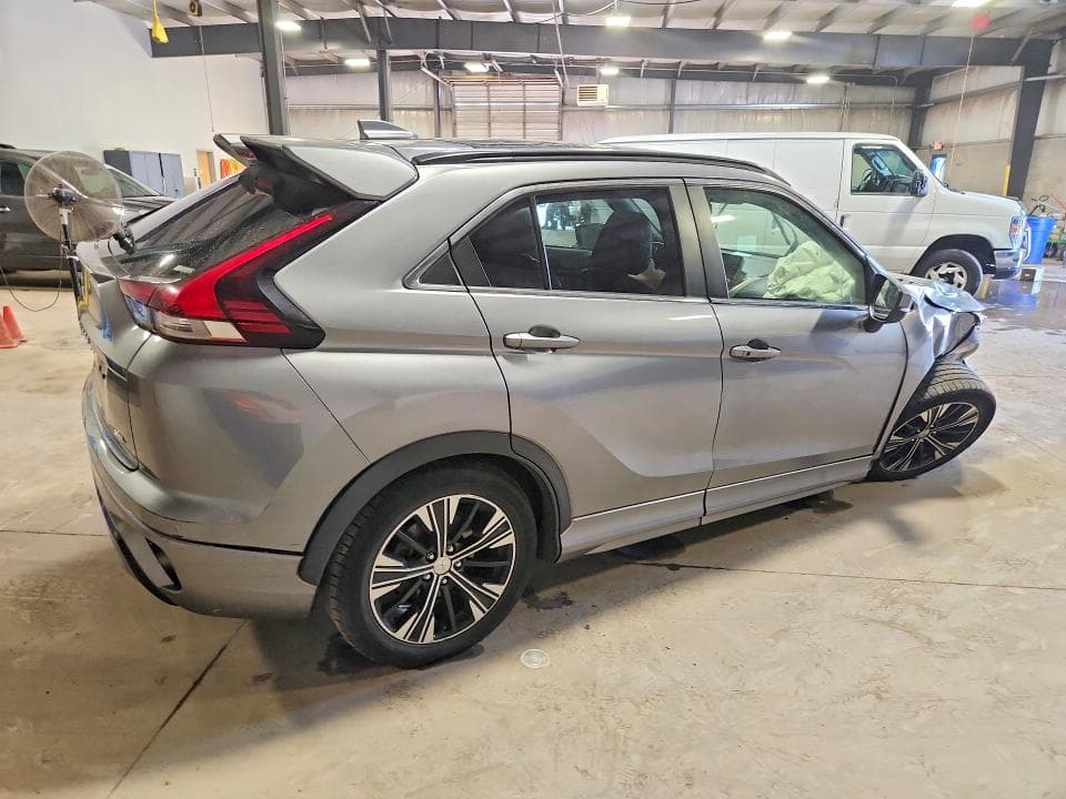 2022 MITSUBISHI ECLIPSE CROSS SE 3