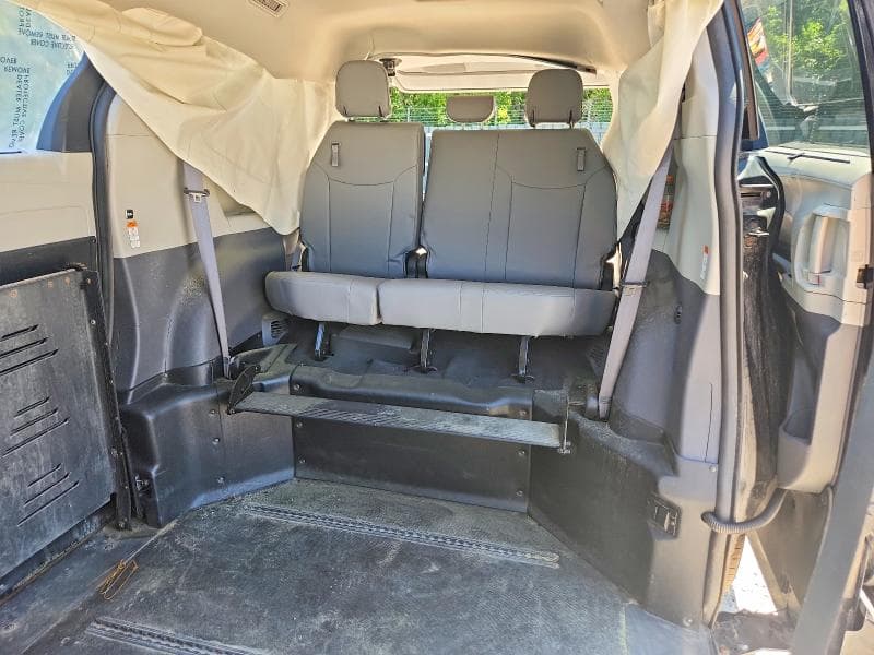 2024 TOYOTA SIENNA XLE 10
