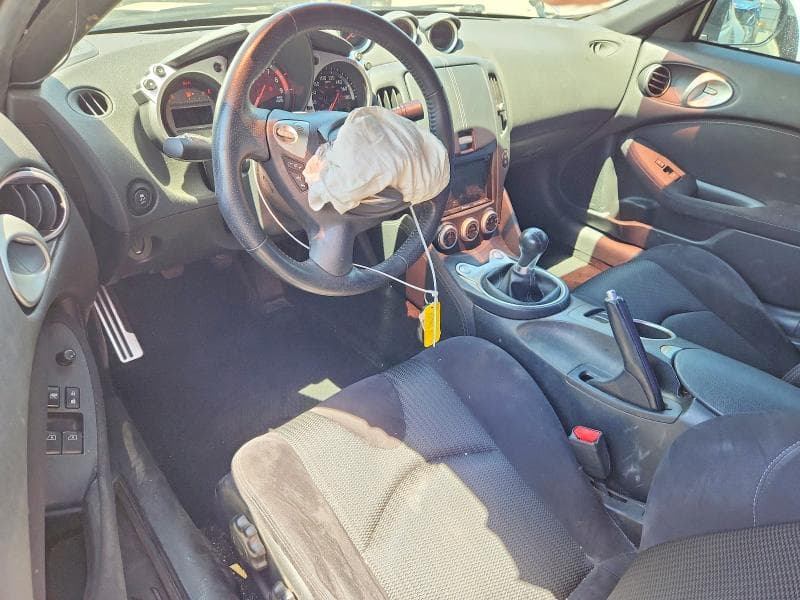 2017 NISSAN 370Z BASE 8
